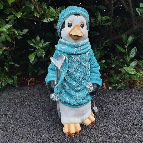 Gartenfigur Pinguin Figur mit Pulli und Mütze 70 cm