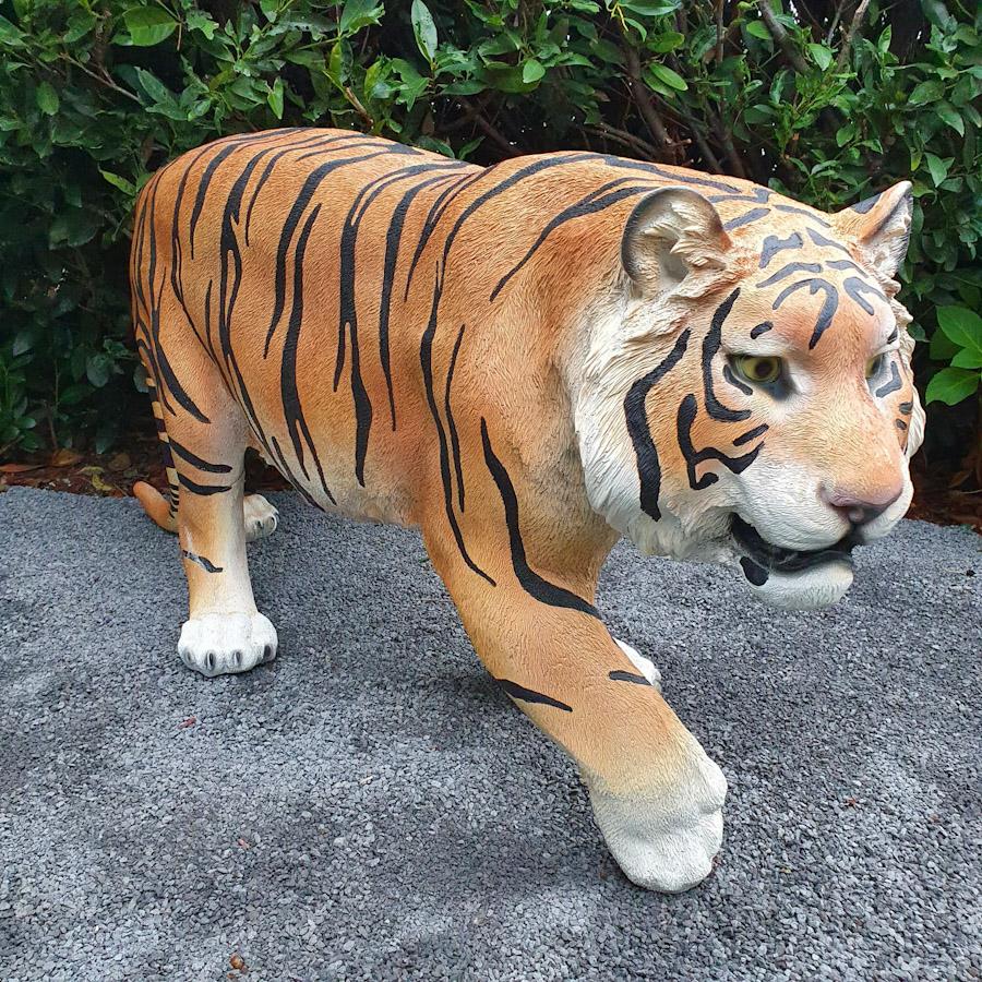 Gartenfigur große stehende Tiger Figur auf der Lauer 140 cm