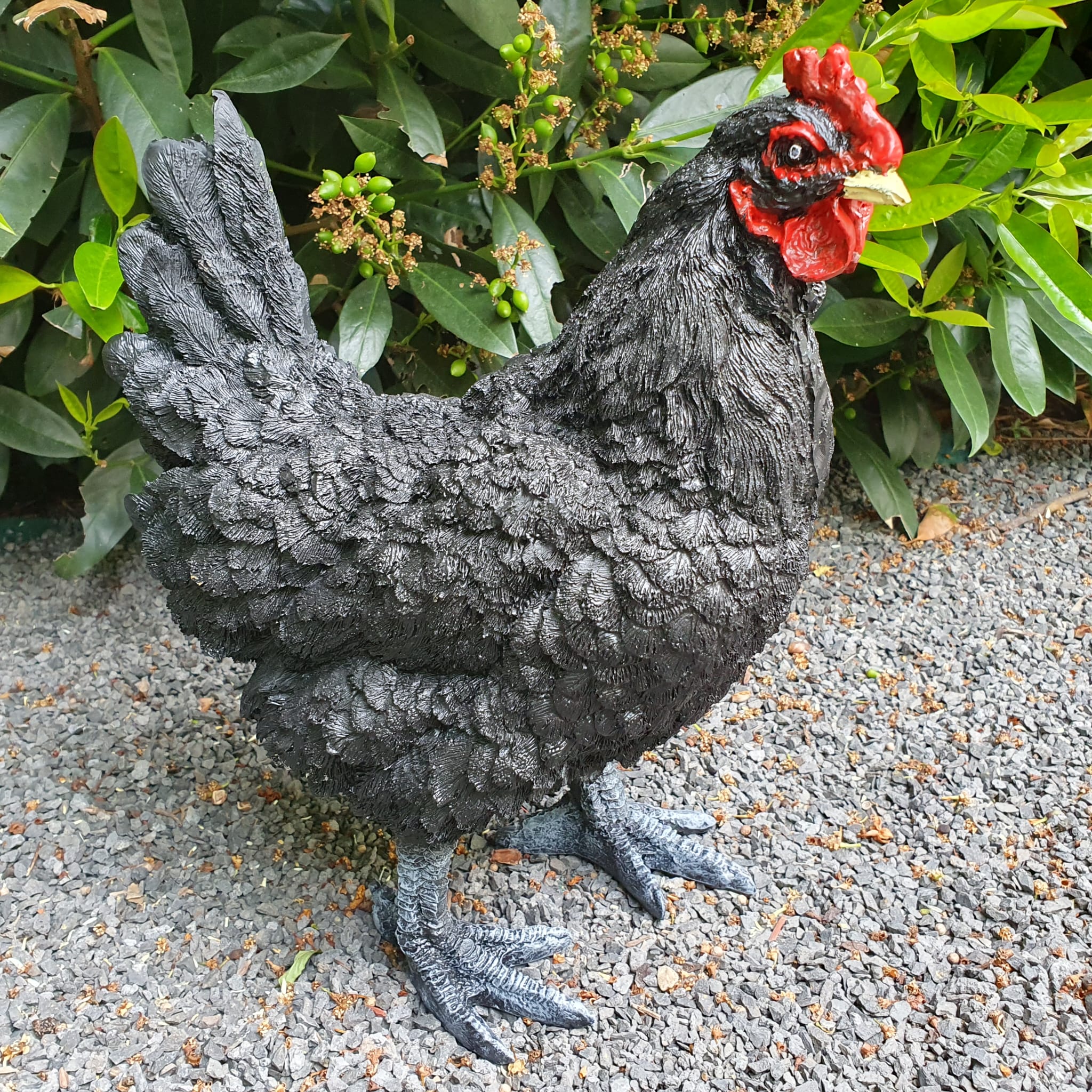 Stehendes Schwarze Hühner Gartenfigur mit schwarzen Schwanzfedern