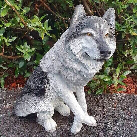 Gartenfigur sitzende Wolf Figur 70 cm