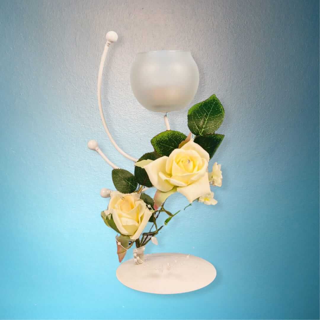 Metall Teelichthalter mit weißen Blumen 25 cm