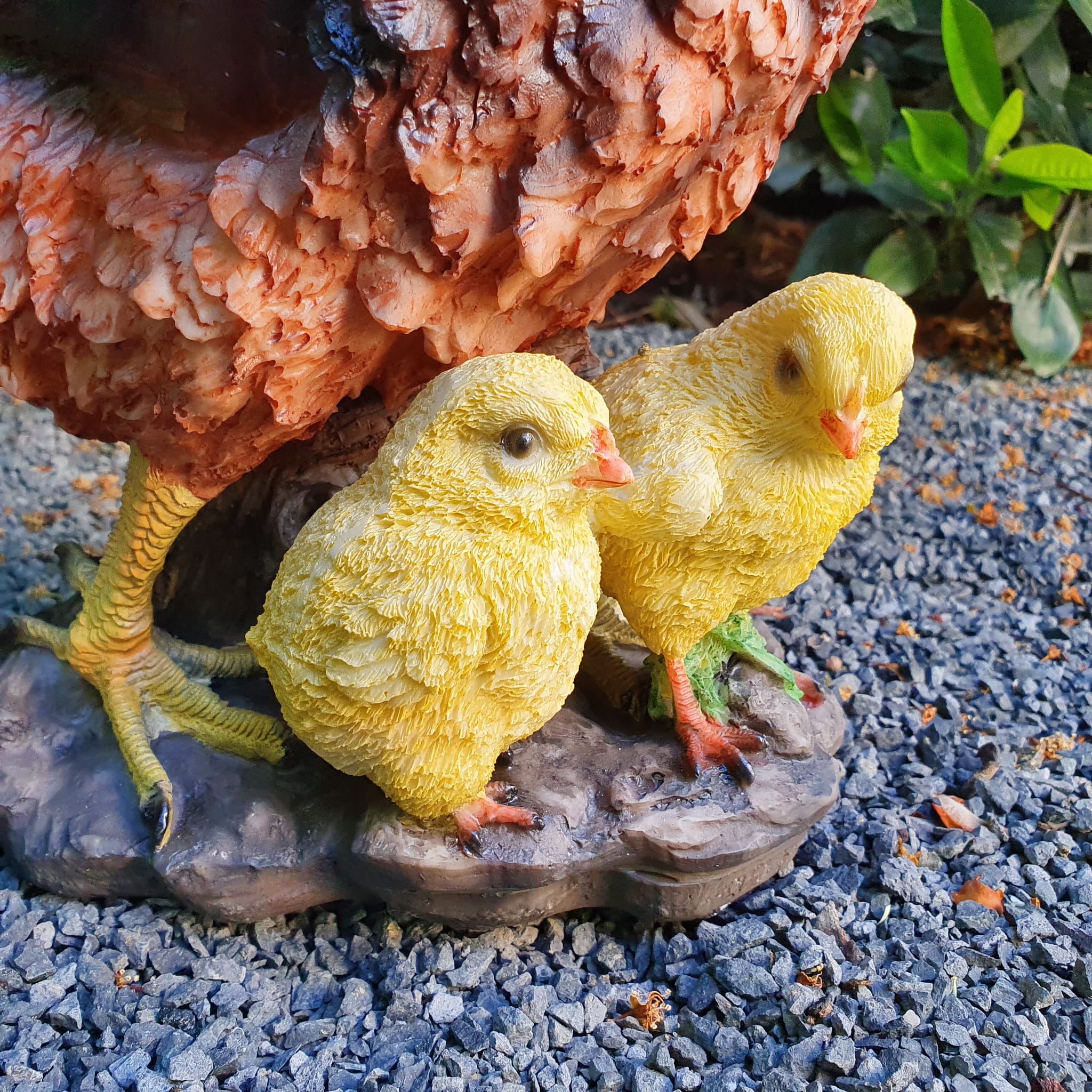 Gartenfigur Huhn Figur mit zwei Küken 32 cm