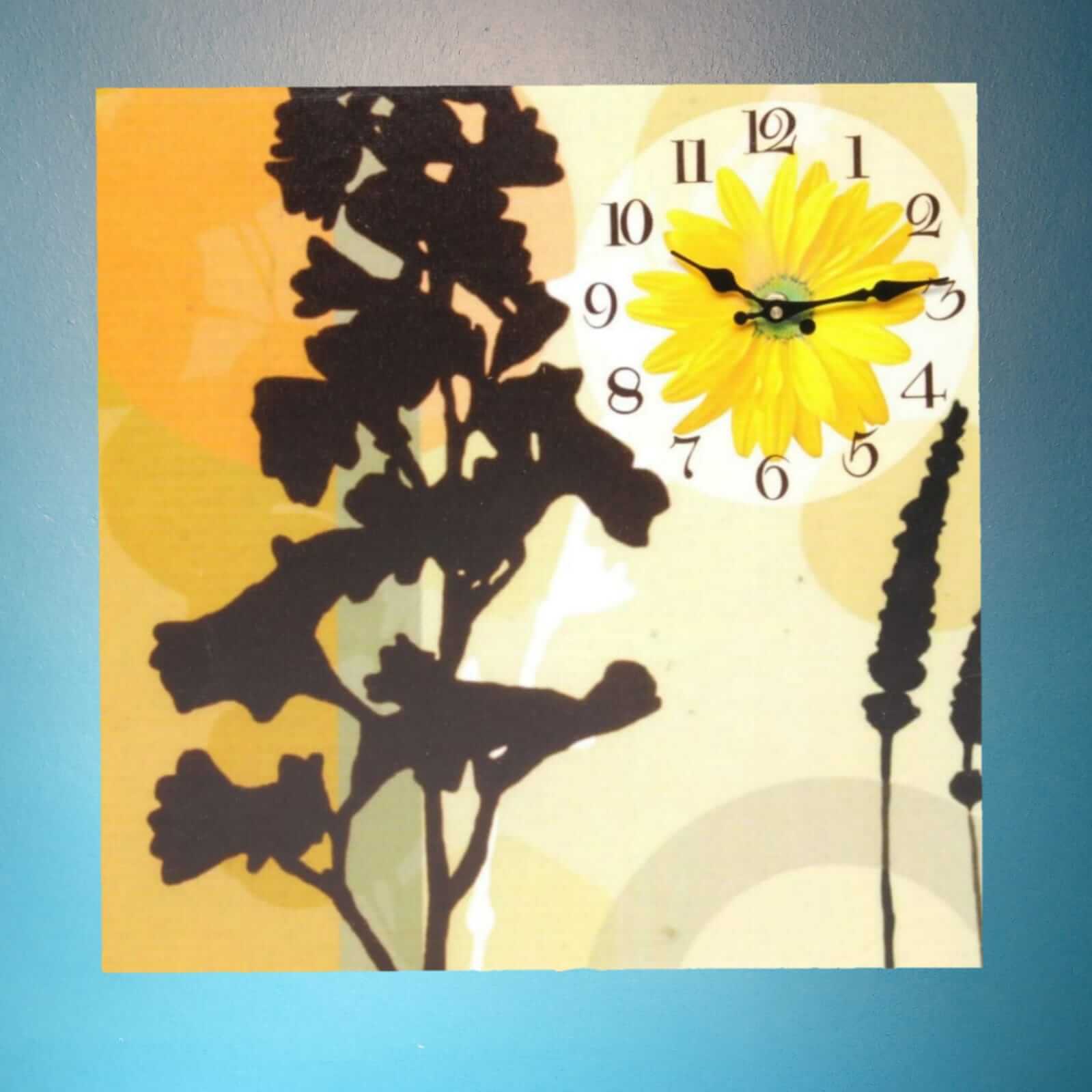 Wanduhr aus Holz mit Sonnenblume 40 x 45 cm