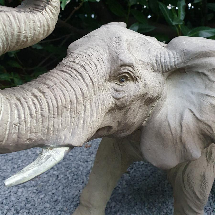 Elefant als Gartenfigur Nahaufnahme vom Kopf
