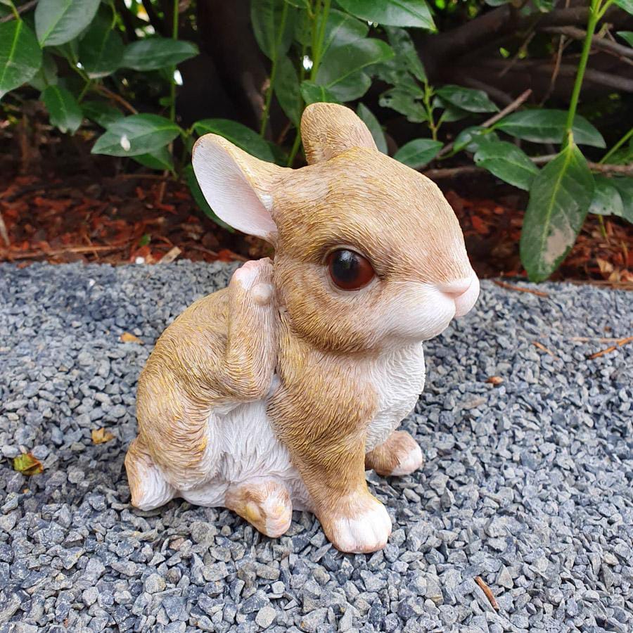 Gartenfigur Hasen Baby Figur kratzt sich 15 cm