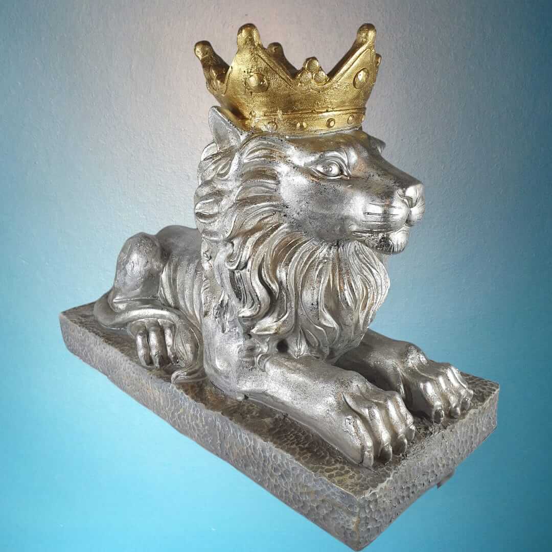 Liegende Löwen Figur mit goldener Krone 47 cm