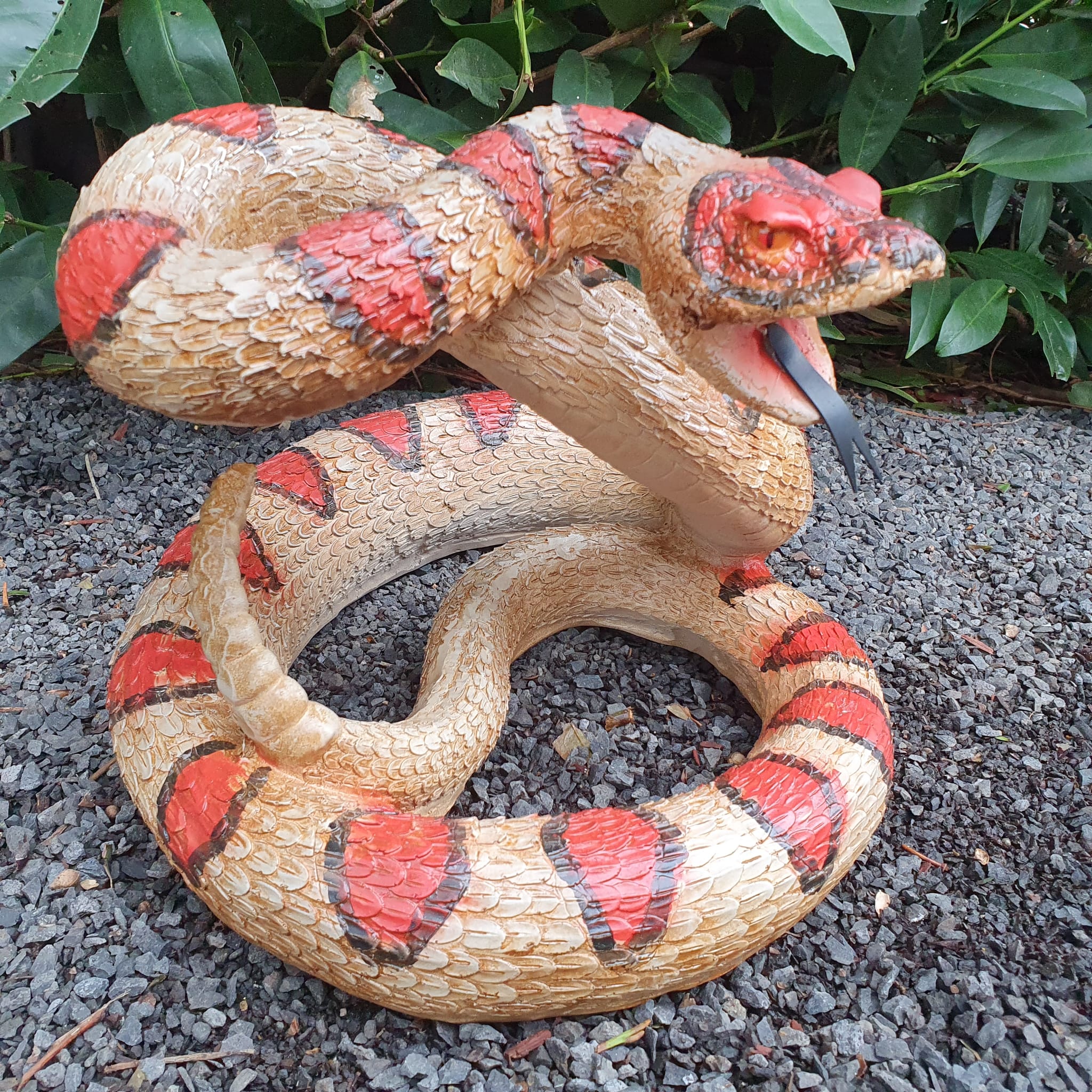 Gartenfigur Klapperschlangen Figur mit offenem Maul 22 cm 