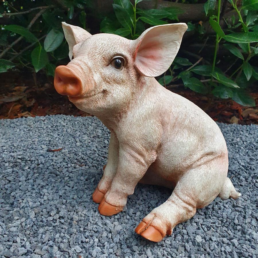 Gartenfigur sitzende Schweine Figur 23 cm