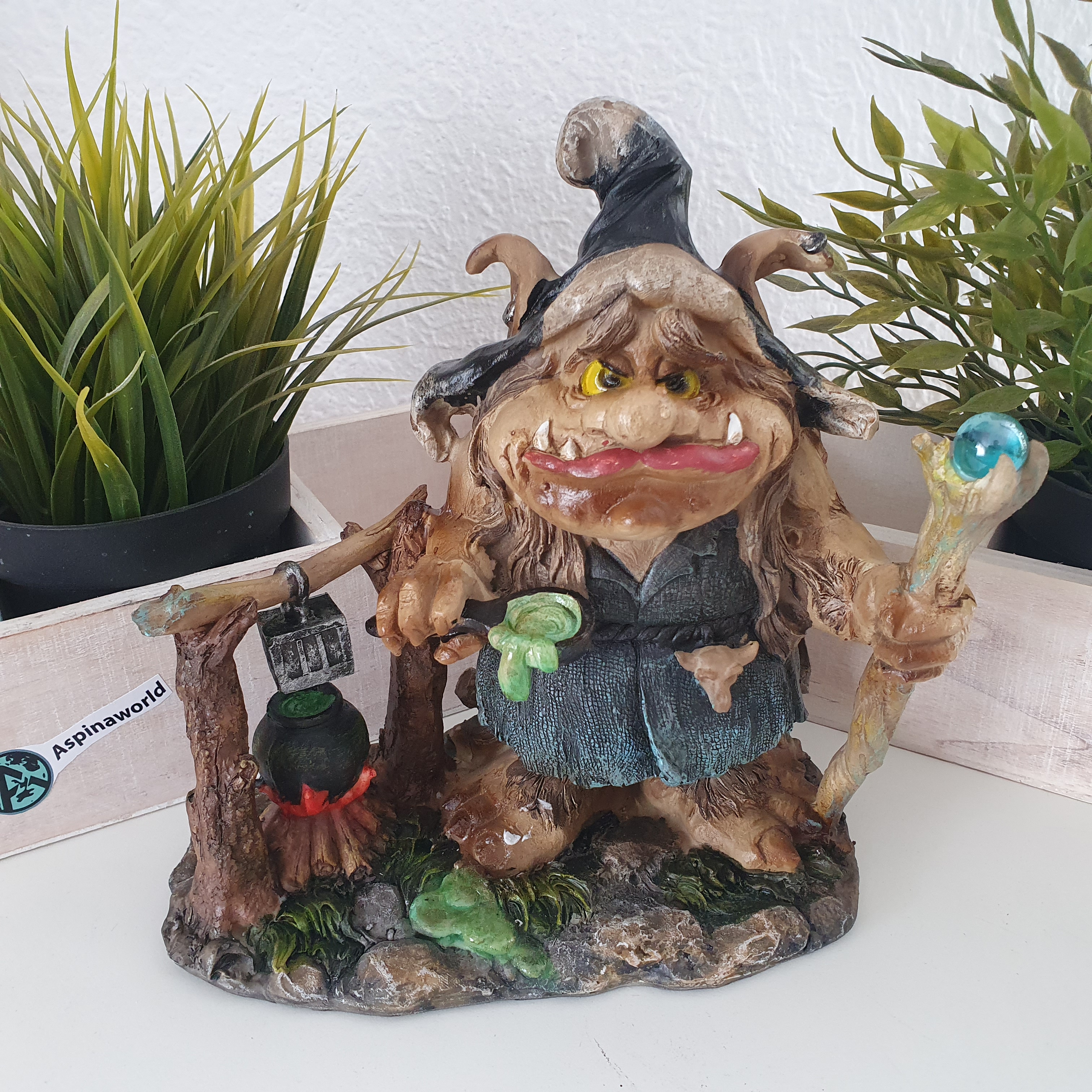 Hexen Figur Troll mit Zauberstab 20 cm
