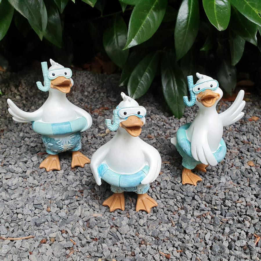3 Enten mit Schwimmring und Taucherbrille als Gartenfigur 