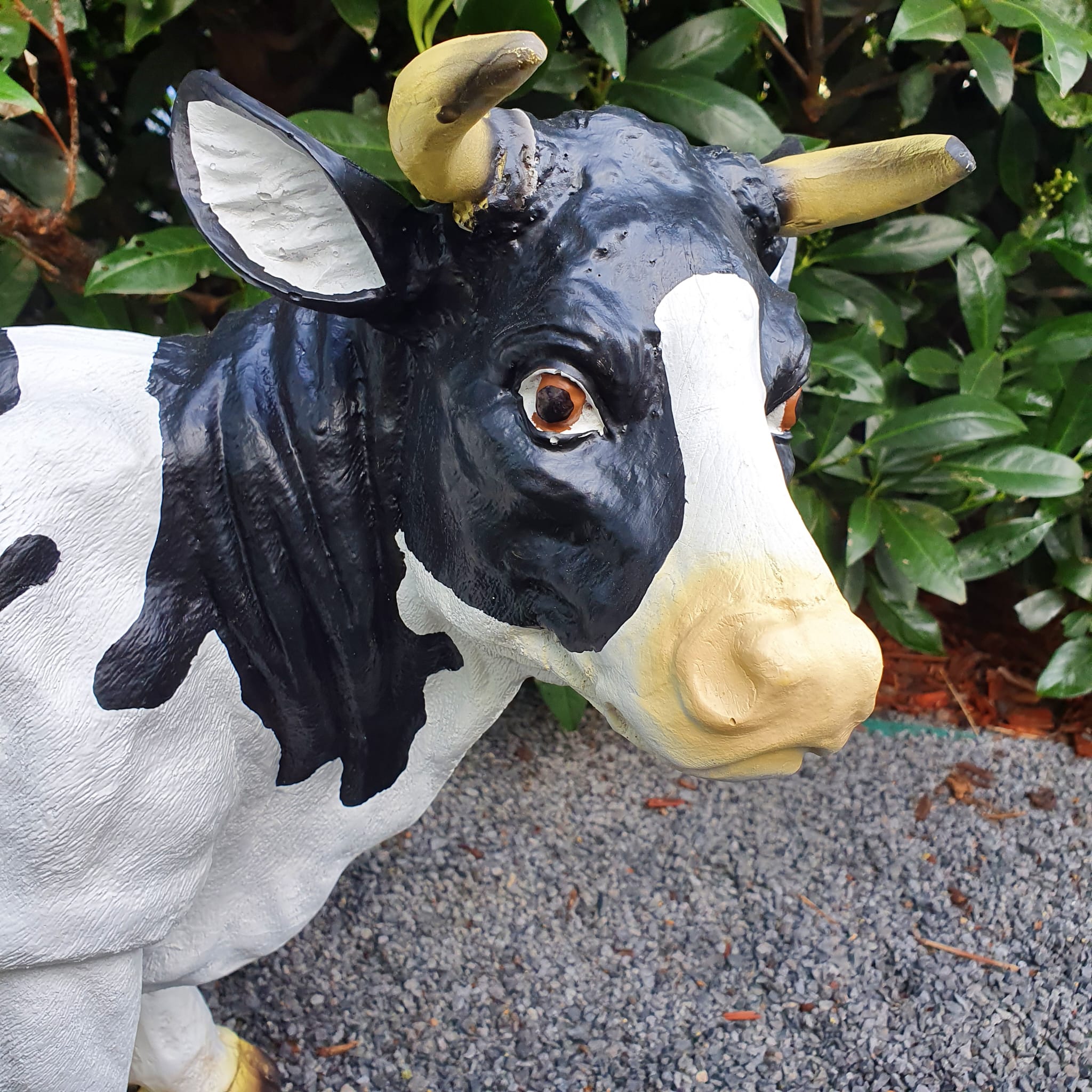 Gartenfigur schwarz weiße Kuh Figur 60 cm lang