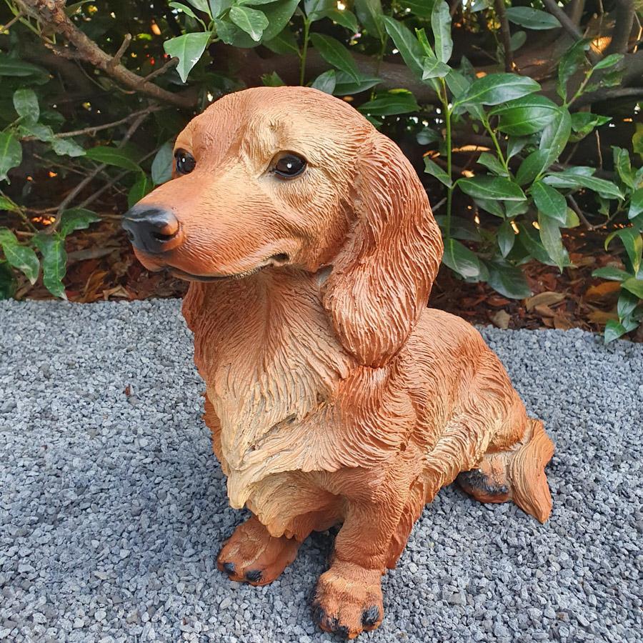 Gartenfigur sitzende brauner Dackel Figur 34 cm