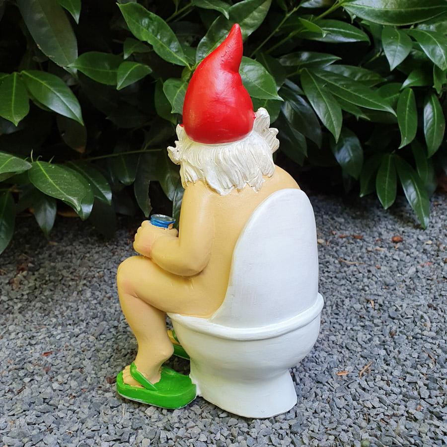 Gartenfigur Gartenzwerg sitzt auf der Toilette 26 cm
