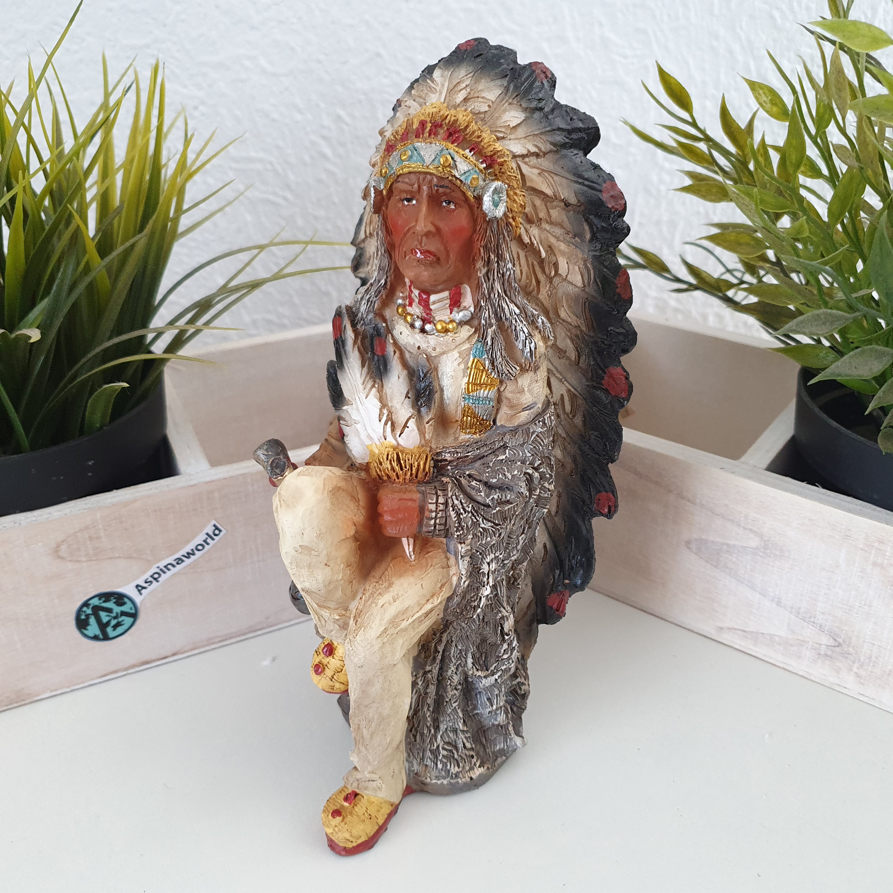 Sitzende Indianerhäuptling Figur 20 cm