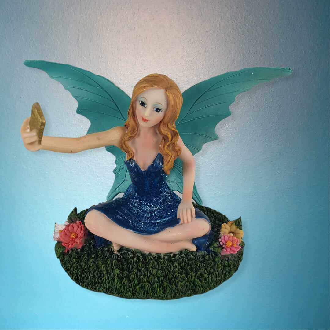 Aurora Knight Elfenfigur macht Selfie 13 cm