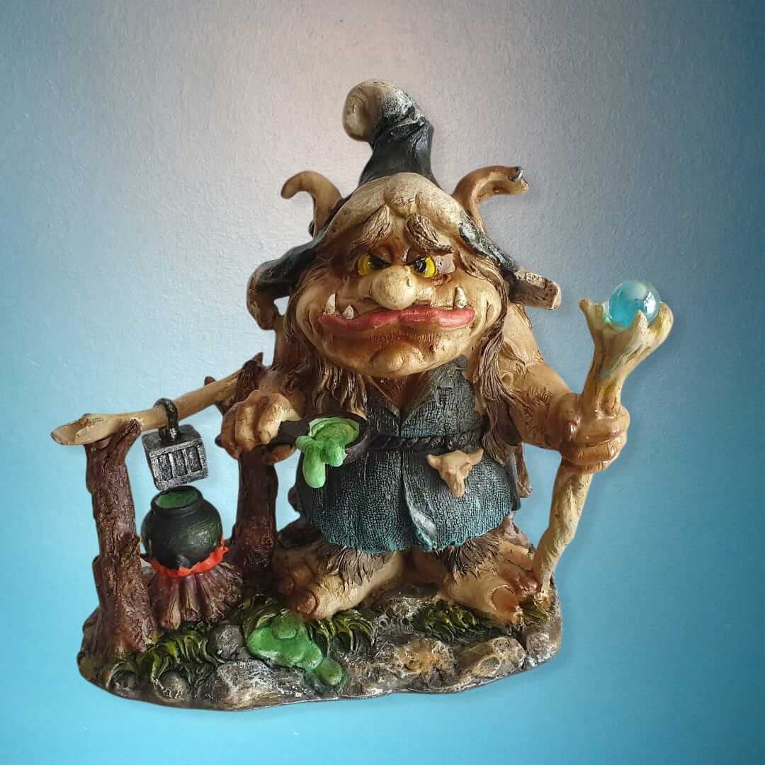 Hexen Figur Troll mit Zauberstab 20 cm