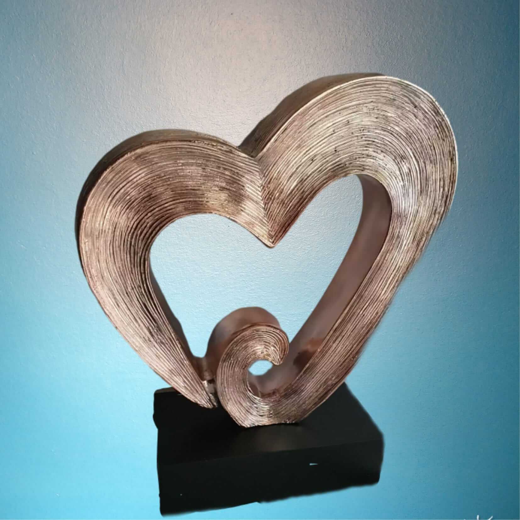 Dekofigur Herz Skulptur auf Sockel 26 cm