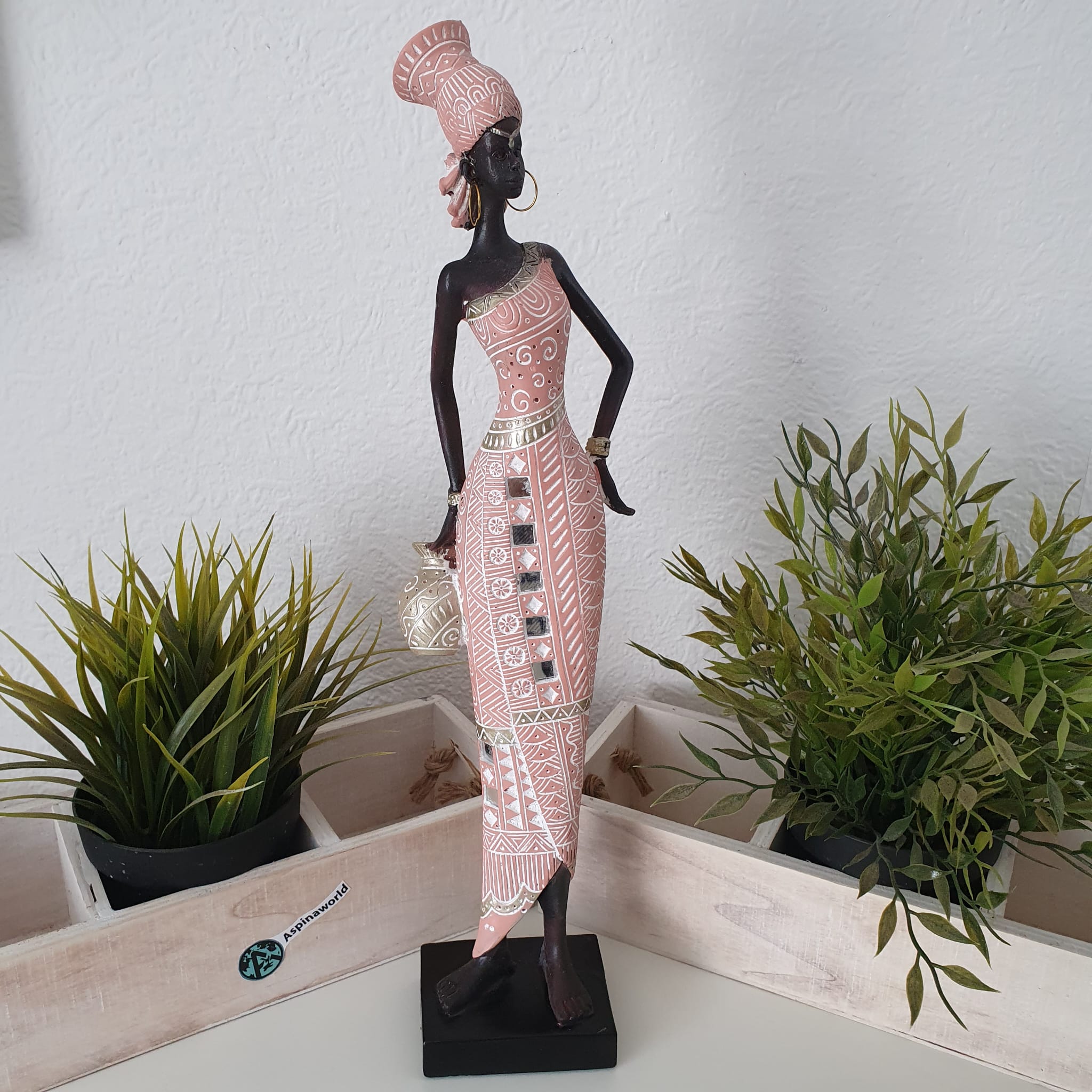 Afrikanische Dekofigur Frau mit Vase im Arm und Ohrringen 40 cm rosa