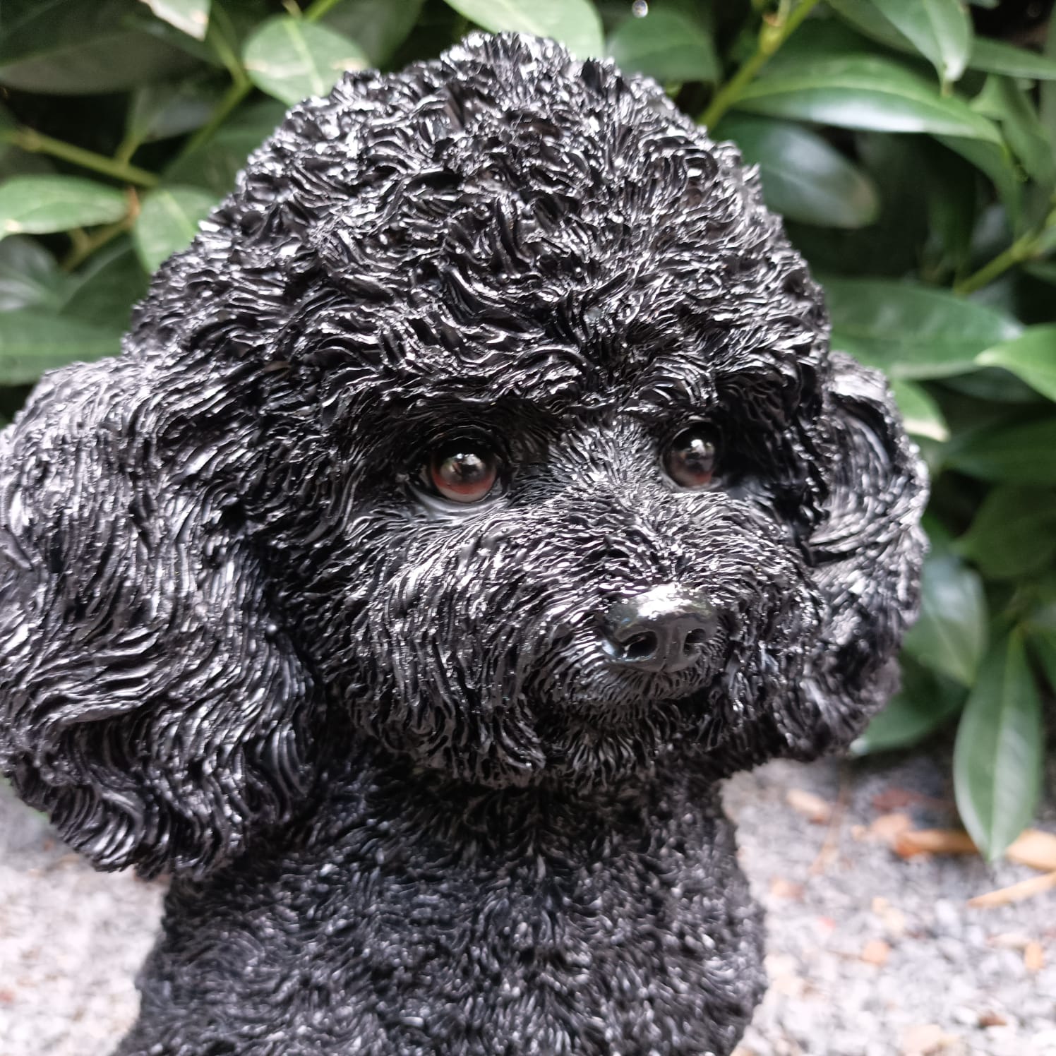 Gartenfigur schwarze Welpen Pudel Figur sitzt 27 cm