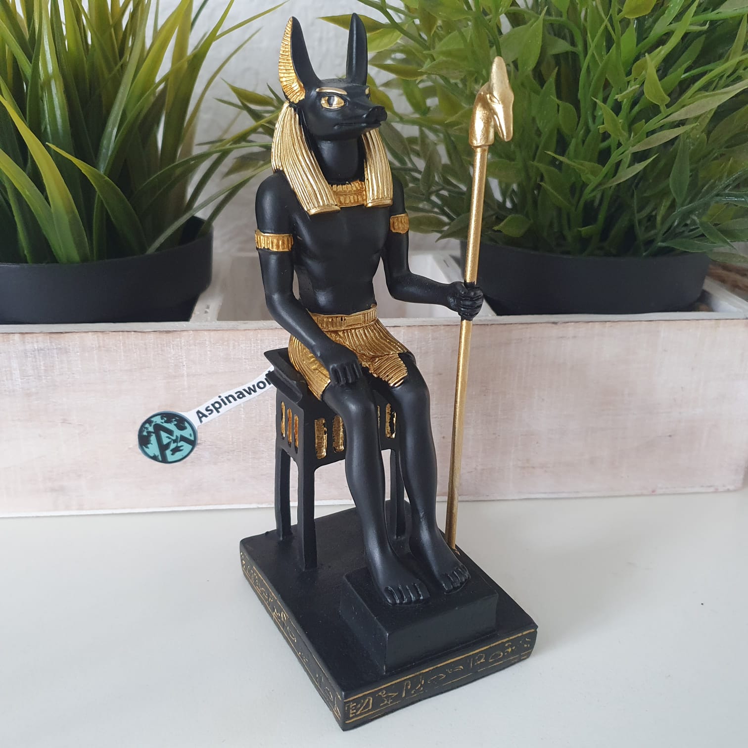 Anubis Figur mit Speer auf einem Stuhl 17 cm