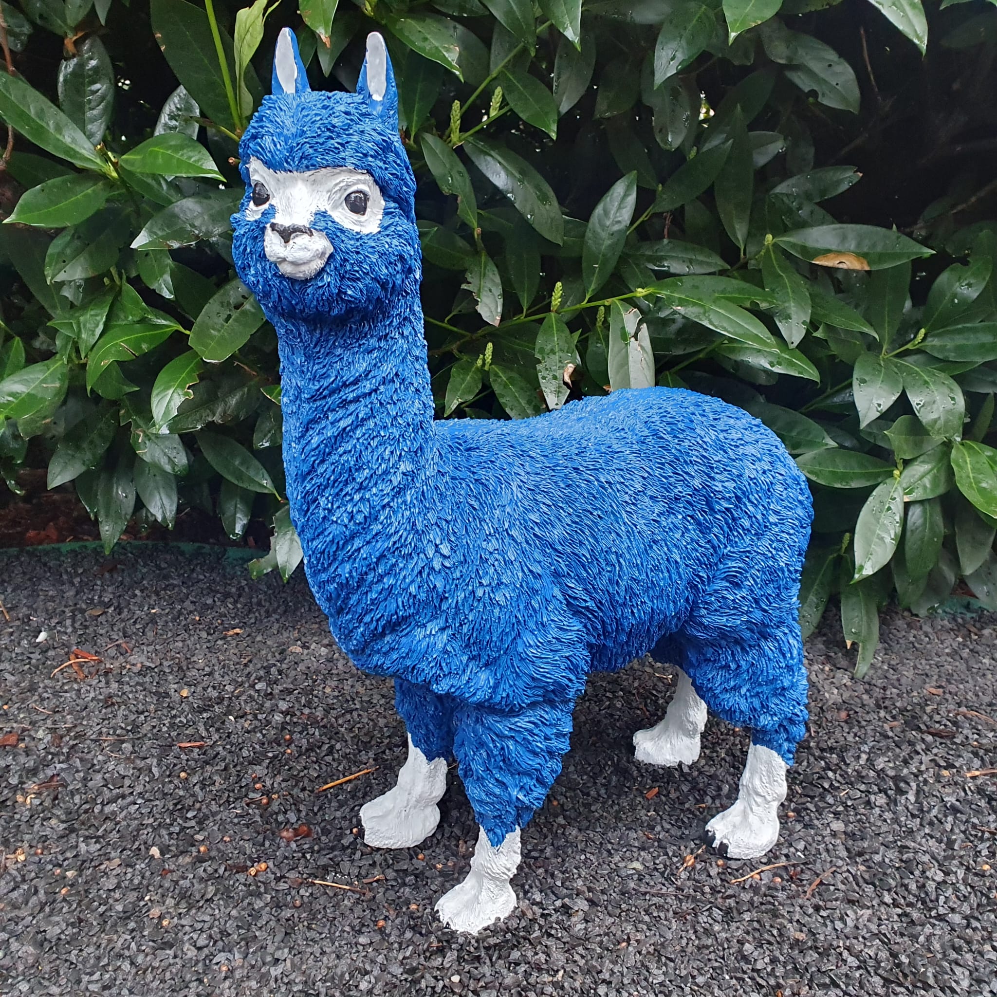 Gartenfigur blaue Alpaka Figur 45 cm