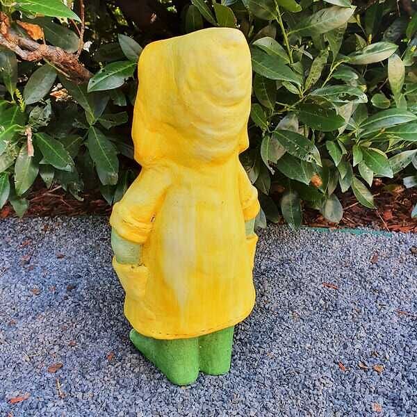 Gartenfigur Frosch Figur mit gelben Regenmantel 45 cm