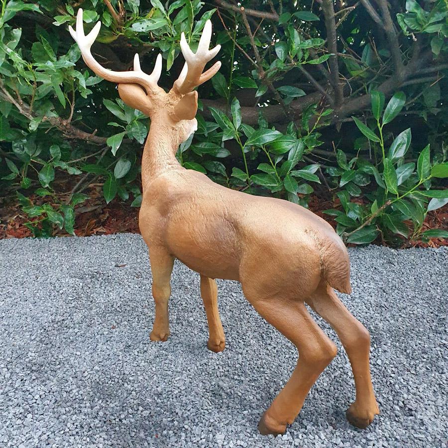 Gartenfigur stehender Hirsch Figur mit Geweih 58 cm