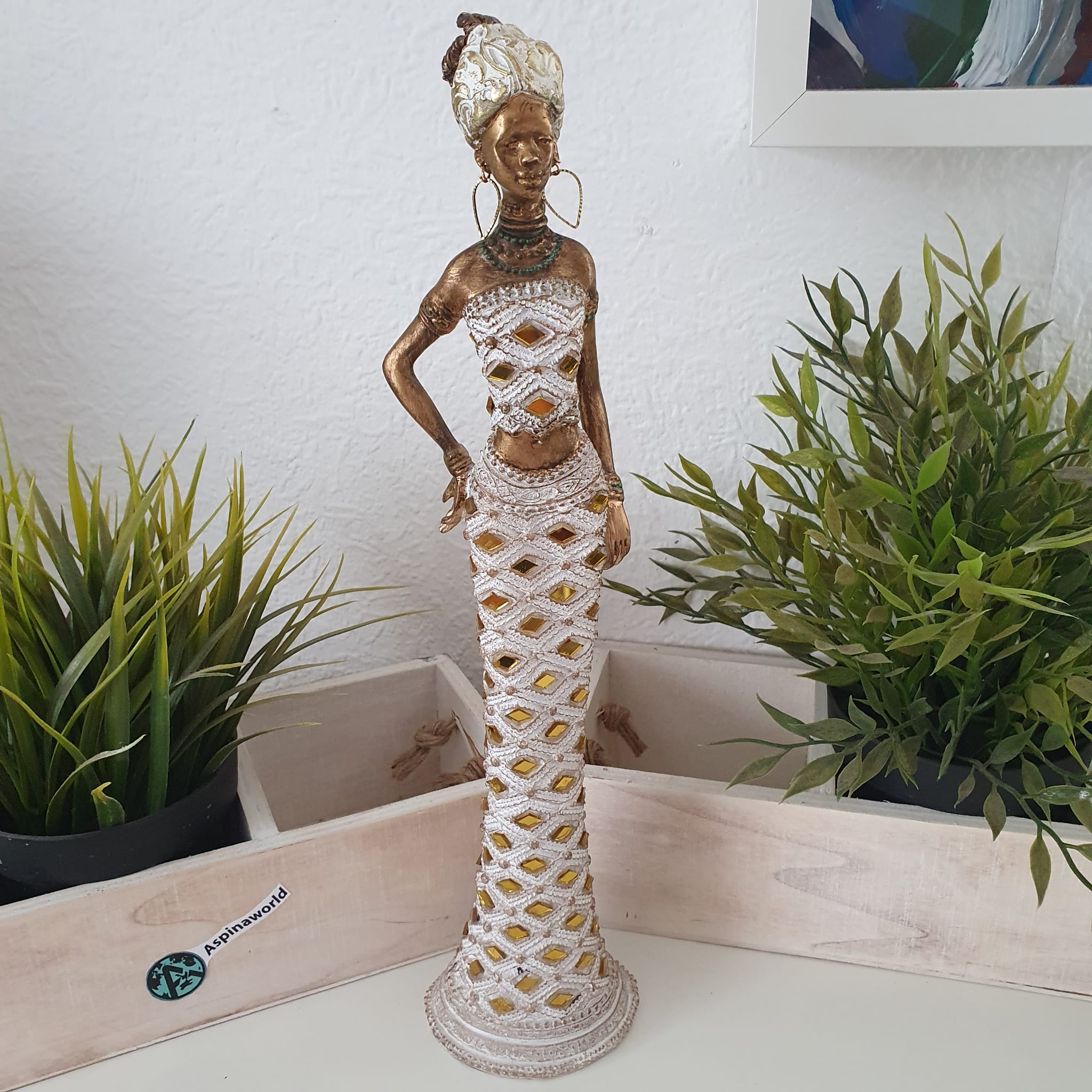 Afrikadeko Frau mit Goldenem Kleid als Dekofigur