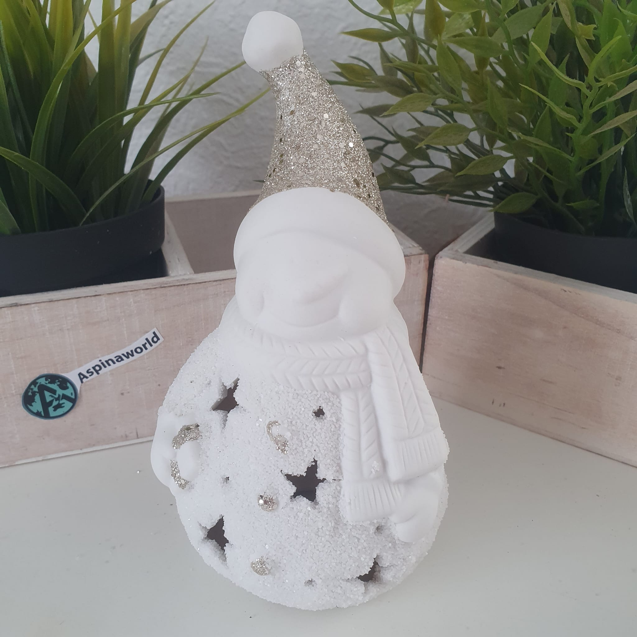 Schneemann Figur aus Porzellan mit LED 16 cm