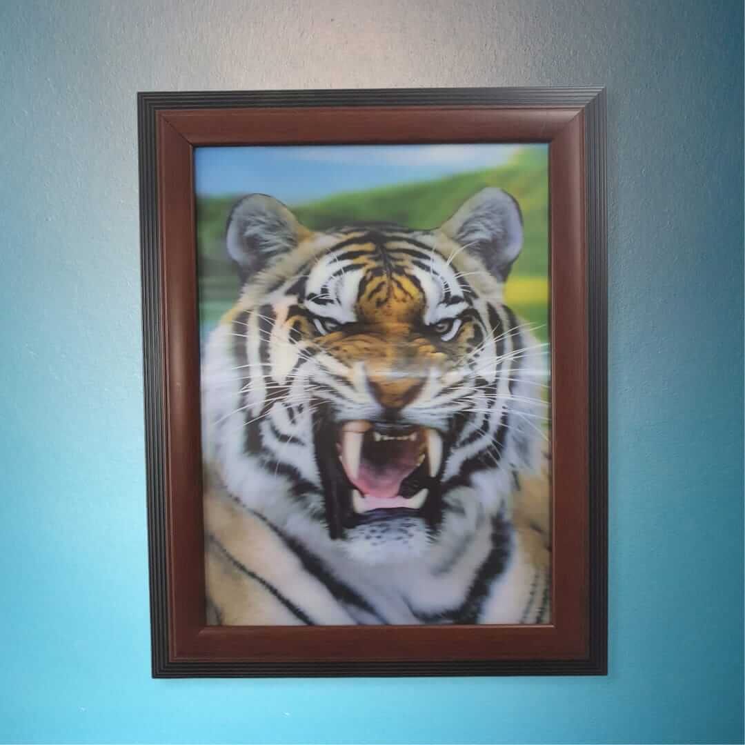 3D Wandbild mit Brüllender Tiger und Holzrahmen 47 cm