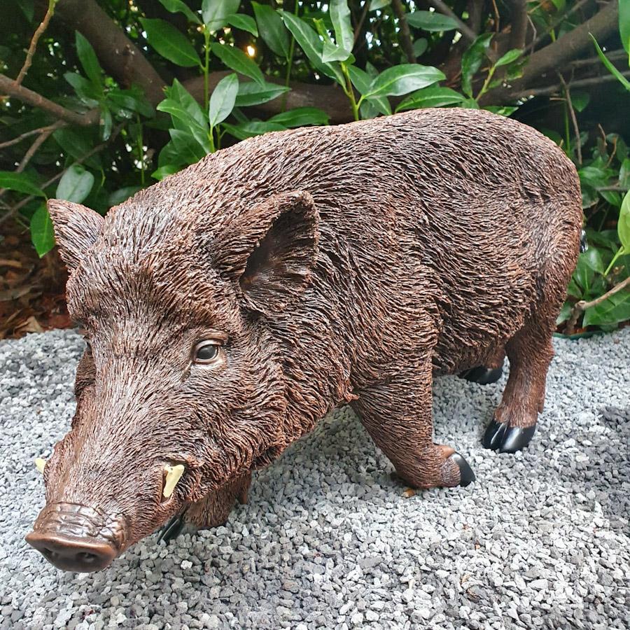 Gartenfigur Wildschwein Figur auf der Lauer 30 cm